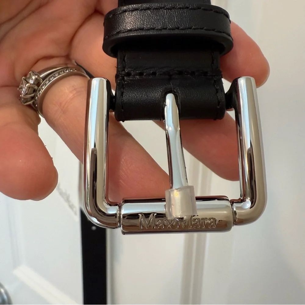 NWT Max Mara Long Leather Belt Size: Various All Seasons. Black
